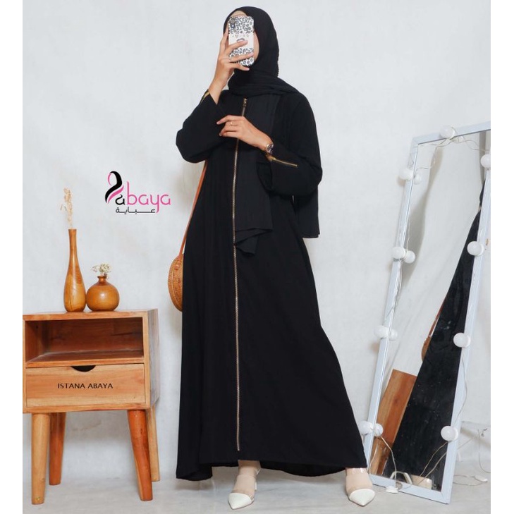 abaya Polos Ziper emas full dipadu kain hitam pekat simpel minimalis cantik bgt!