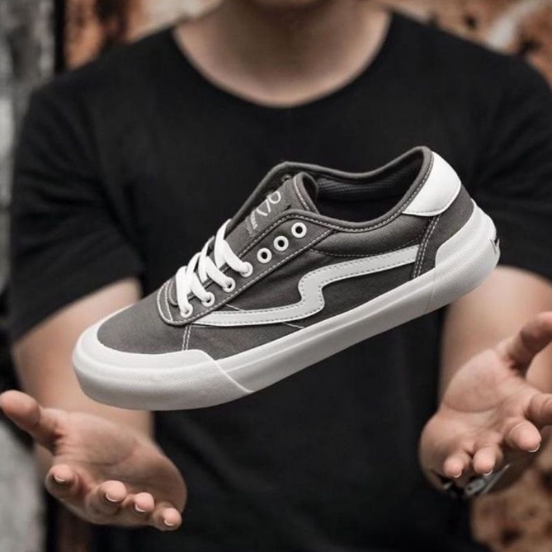 SEPATU PATROBAS NEW IVAN LOW BLACK WHITE PATROBAS EQUIP HIGH ORIGINAL PETROBAS ORIGINAL SEPATU PRIA equip  triplewhite olive brown gum hawk whitegum-6