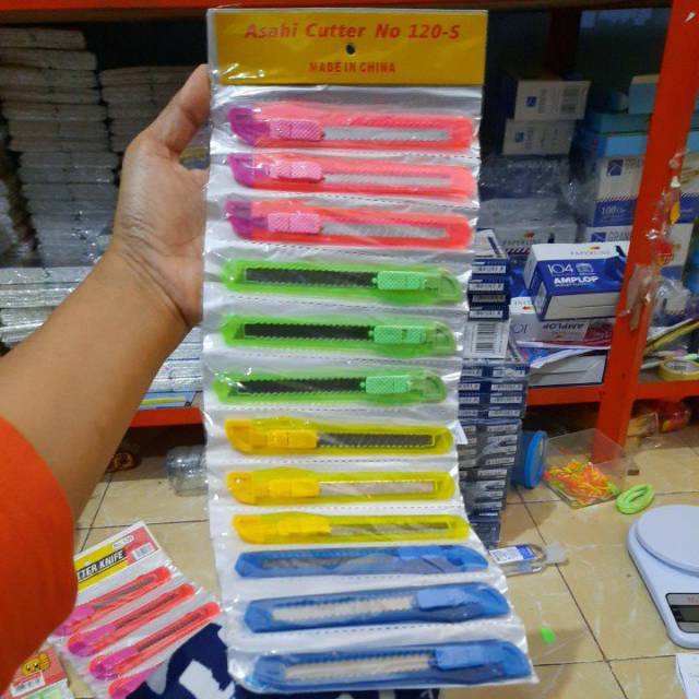 

1 renteng cutter asahi tanggung isi 12