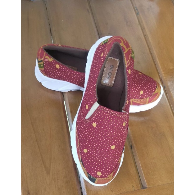 sepatu batik tulis Lampung