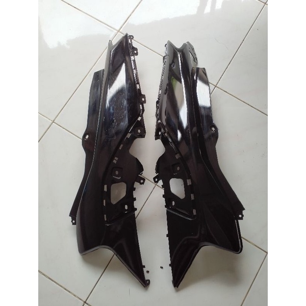cover body belakang kanan kiri Yamaha gear 125 hitam original