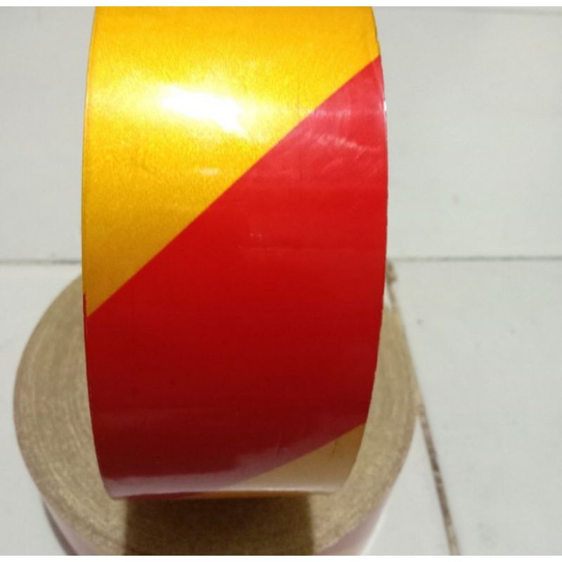 

Promo Stiker Reflektive Tape - Sticker Pemantul Cahaya - Stiker Reflektor - 5Cm x 45 Meter Sticker