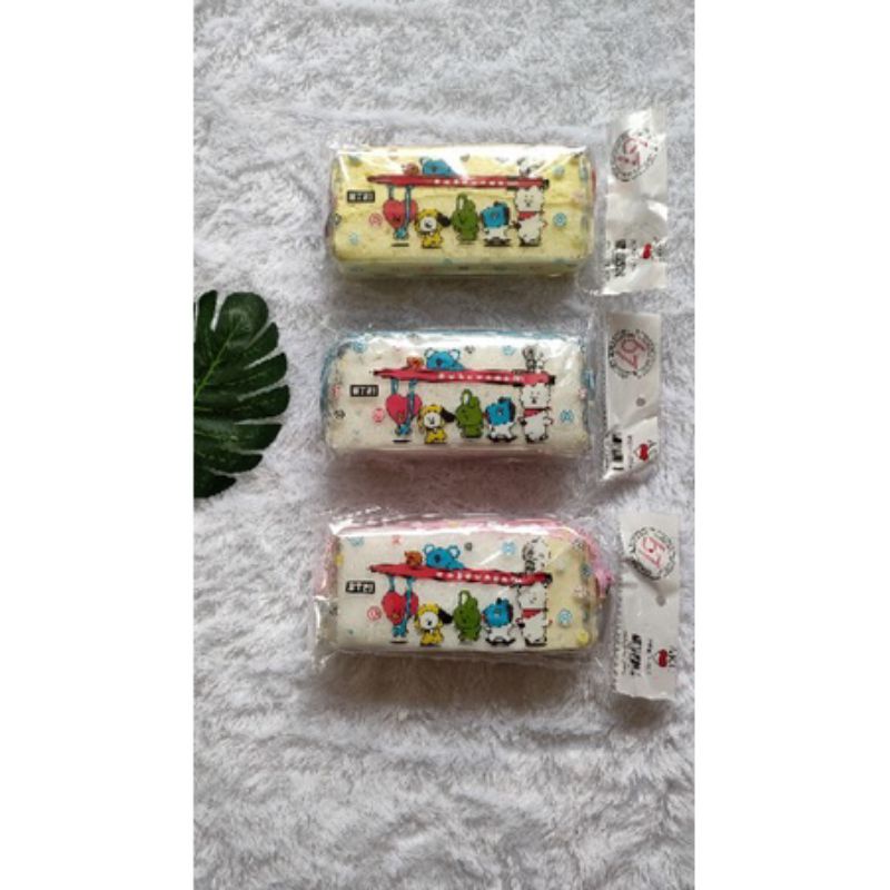 

Tempat Pensil Mika Bening BT21 Tempat Alat Tulis Murah