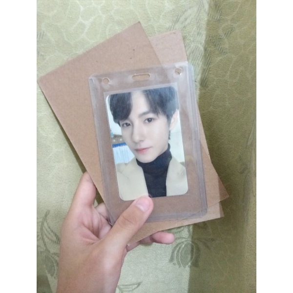 

Karton board dengan toploader pelindung card (box3)