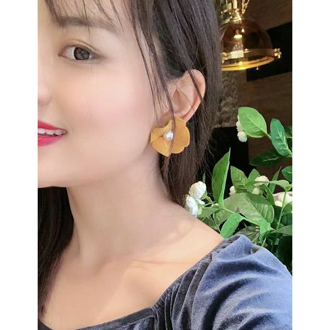 LRC Anting Tusuk Fashion Flocked Flower Pearl Stud Earrings D67340