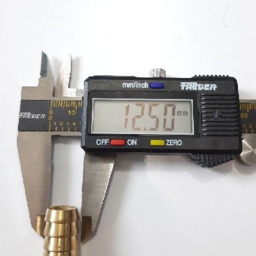 Nepel Cabang dua Lurus 1/2inci Kuningan / Sambungan Selang Cabang 2