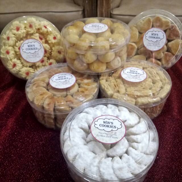 

Nastar, kue kacang, putri salju, kastengel
