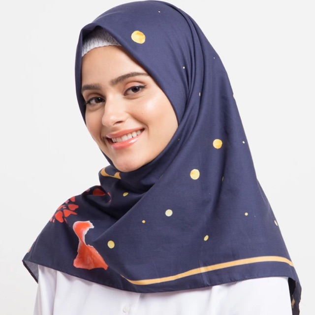 Zayana Organic Amora Hijab Segiempat Voal Print Tencel Organik
