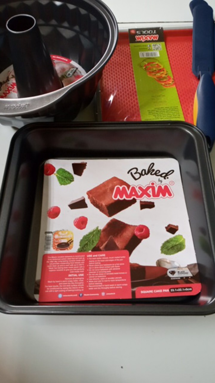 Maxim Bakeware Loyang Kue Teflon Anti Lengket 23cm Square Pan + Cake Spatula / Sutil Nylon
