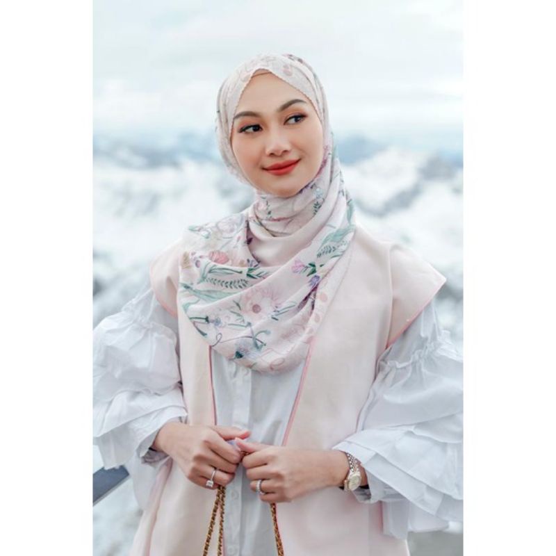NADA SATIN SHAWL FIS BUTTONSCARVES X NADA PUSPITA