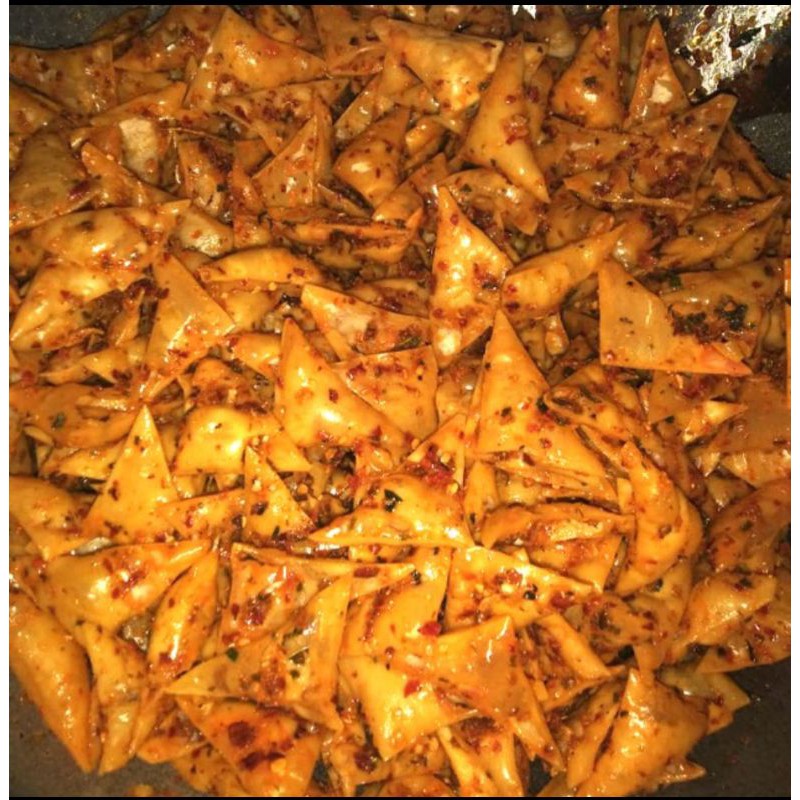 

pangsit pedas 1/4kg pangsit