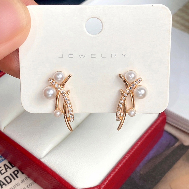 Anting Tindik Desain Garis Silang Aksen Mutiara Warna Emas Untuk Wanita