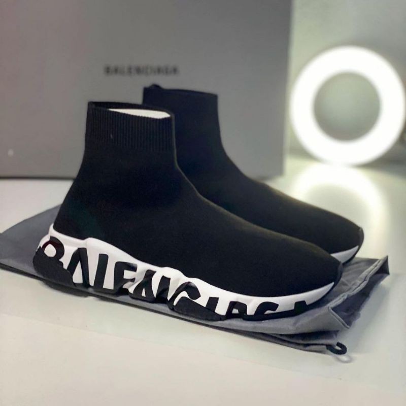 Balenciaga speed trainer graffity black white / Sepatu balenciaga / Sepatu pria