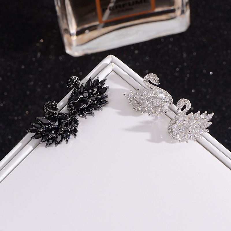 Anting 925 silver needle Bahan Zirkon Aksen Kristal Berlian Bentuk Angsa Hitam Putih