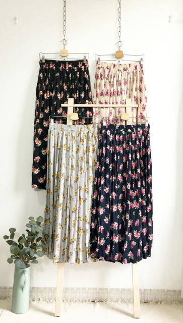 ROK LILLIA FLORAL PLEATS SKIRT