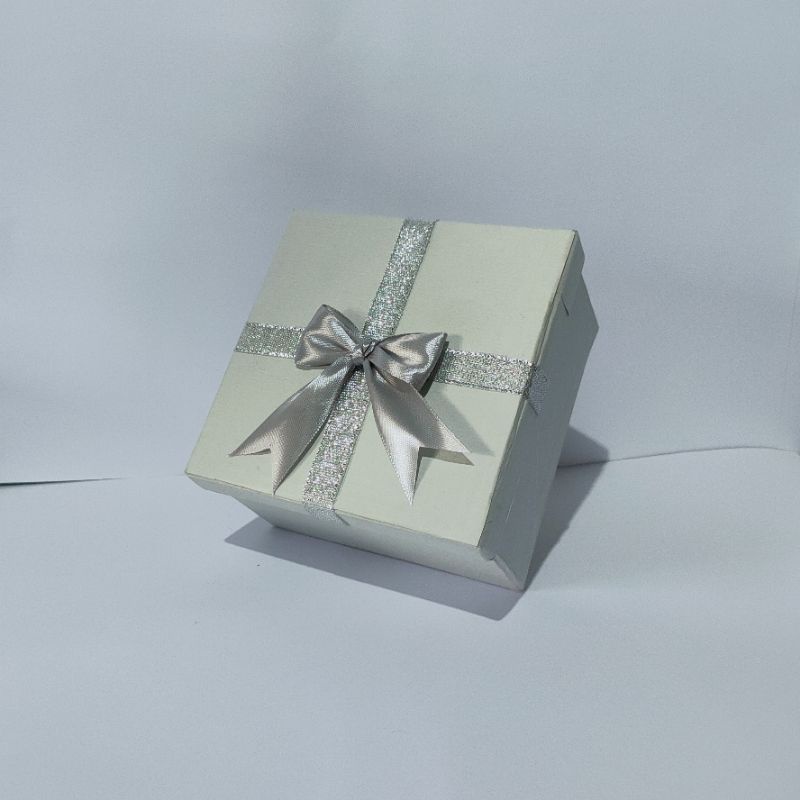 

KOTAK KADO 12x12x7 cm