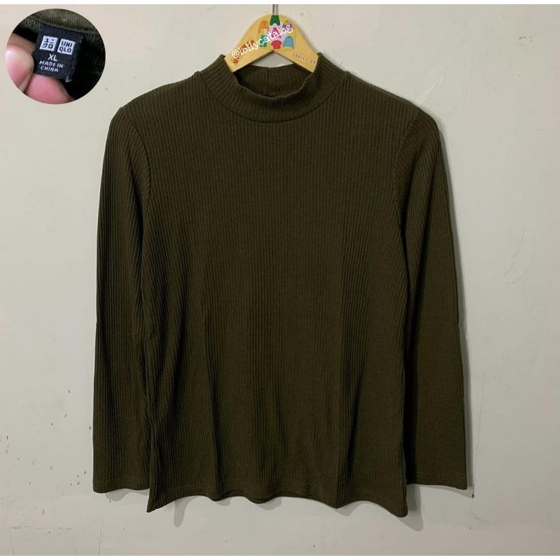 uniqlo crewneck army