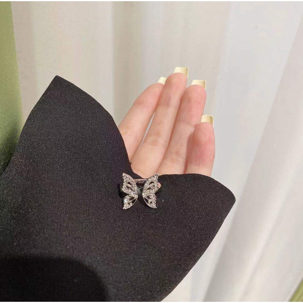 Cincin Bentuk Kupu-Kupu Bahan Alloy Lapis Emas / Silver Aksen Berlian Imitasi Untuk Wanita Butterfly