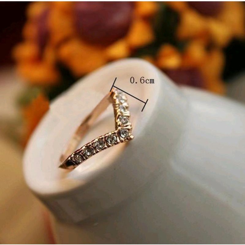 Cincin Wanita Gold Love Diamond warna Emas Bentuk V Xuping Ikatan Cinta