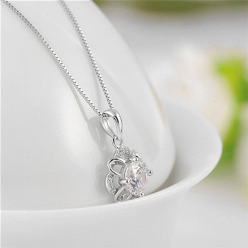 [Ready Stock]Fashion Simple Elegant Silver Plated Flower Diamond Pendant Necklace