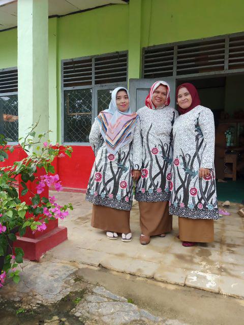 Tunik Batik Serut Genes Jelita Tunic Navbor Yelbor Whitbor Creambor Tunik Batik Modern Hrb030 Dol