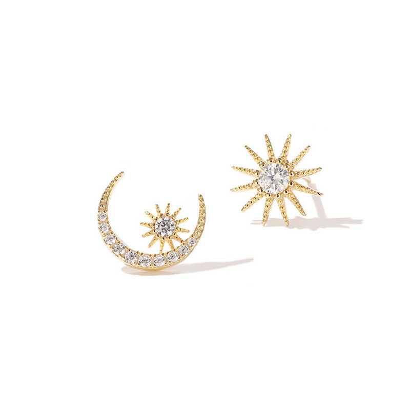 Anting Bentuk Bulan Bintang Asimetris Aksen Zircon Gaya Korea Untuk Wanita