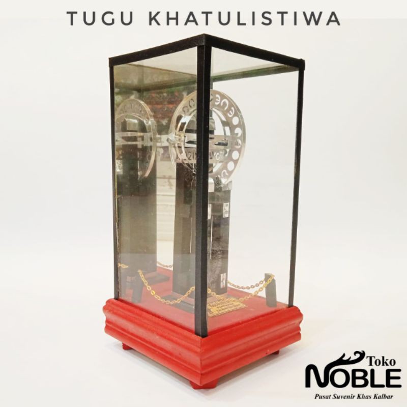 Miniatur Tugu Khatulistiwa