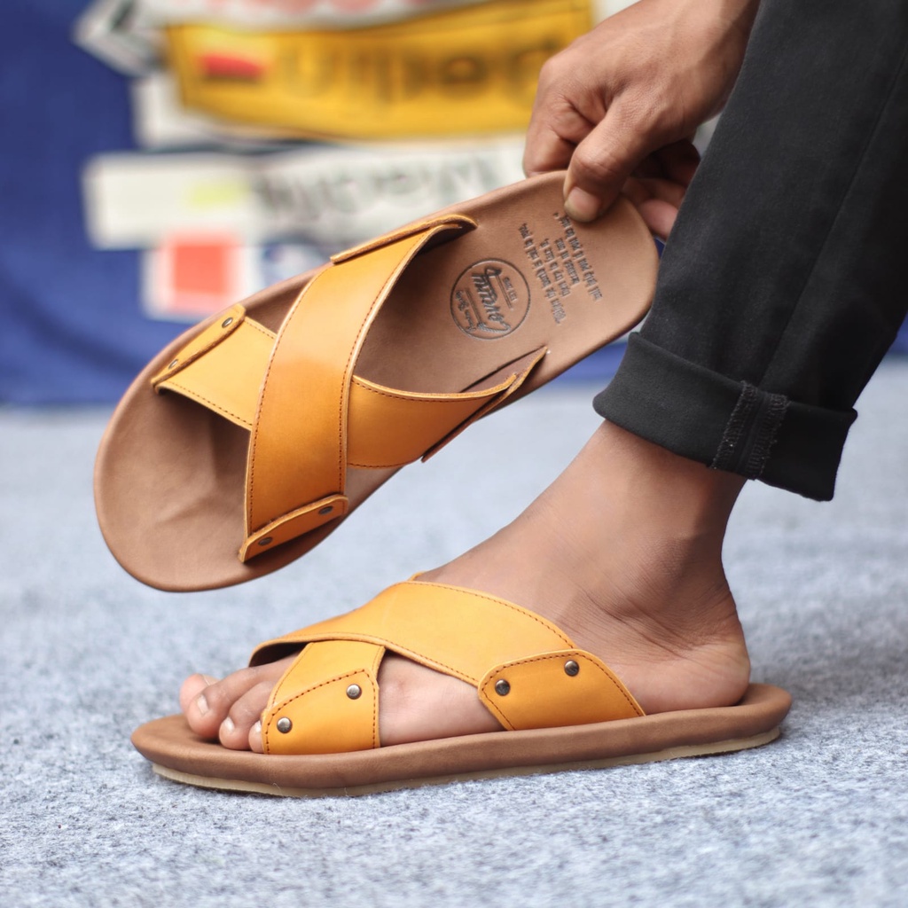 MOLK|Sandal Slop Pria Kulit Asli Original Distro Trendy Kekinian Traveling Cowok Hitam