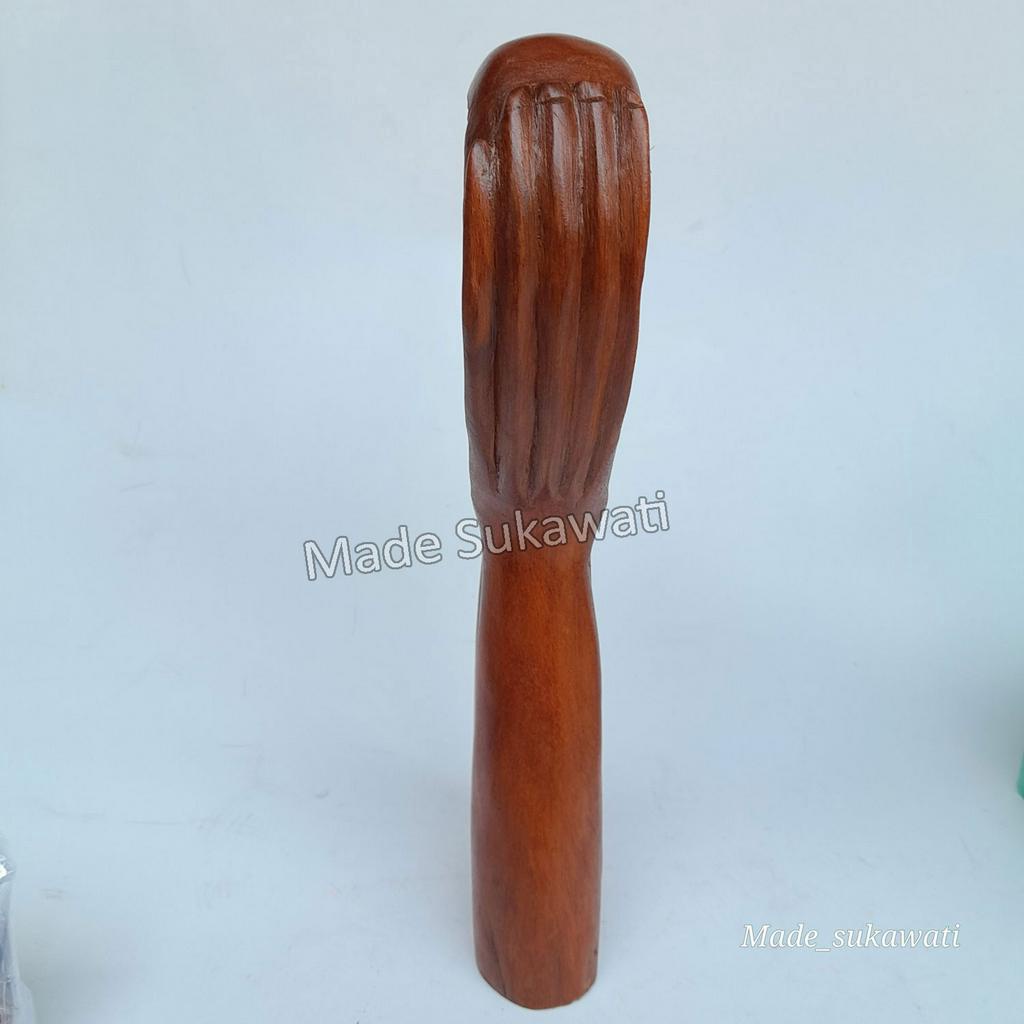 Patung Tangan memegang Love 30cm kerajinan ukiran kayu handmade Bali