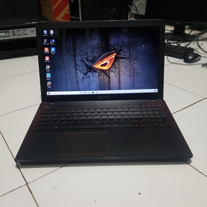 Laptop Leptop second gaming game online  Desain ASUS GAMING X550J Core i7 RAM 8GB HDD 1TB SSD 128gb Vga NVIDIA 950M 2GB murah layar 15 inci