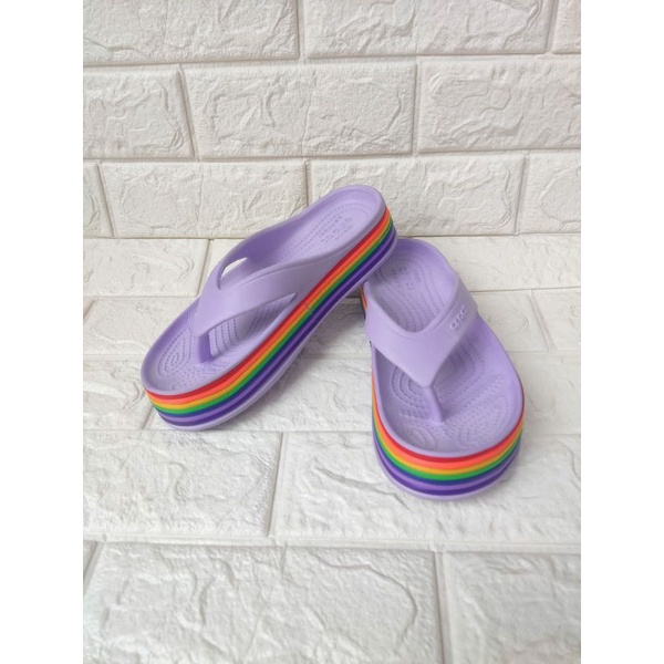 SANDAL JEPIT FASHION CROCS PLATFORM II RAINBOW FLIP SEMI WEDGES 3cm