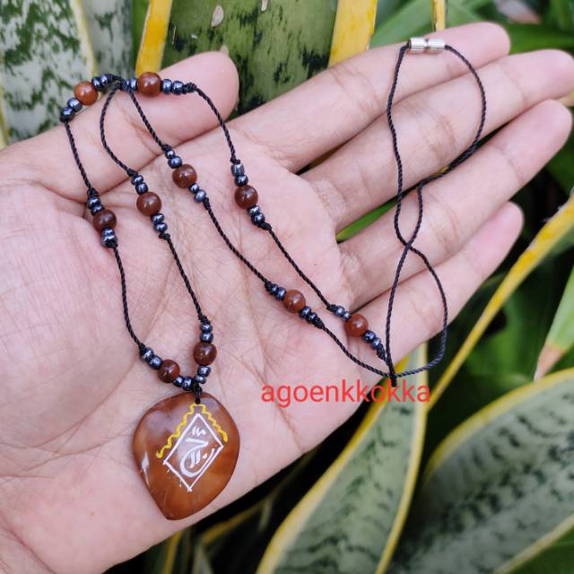 Kalung kokka kaukah daun manik ukir coklat