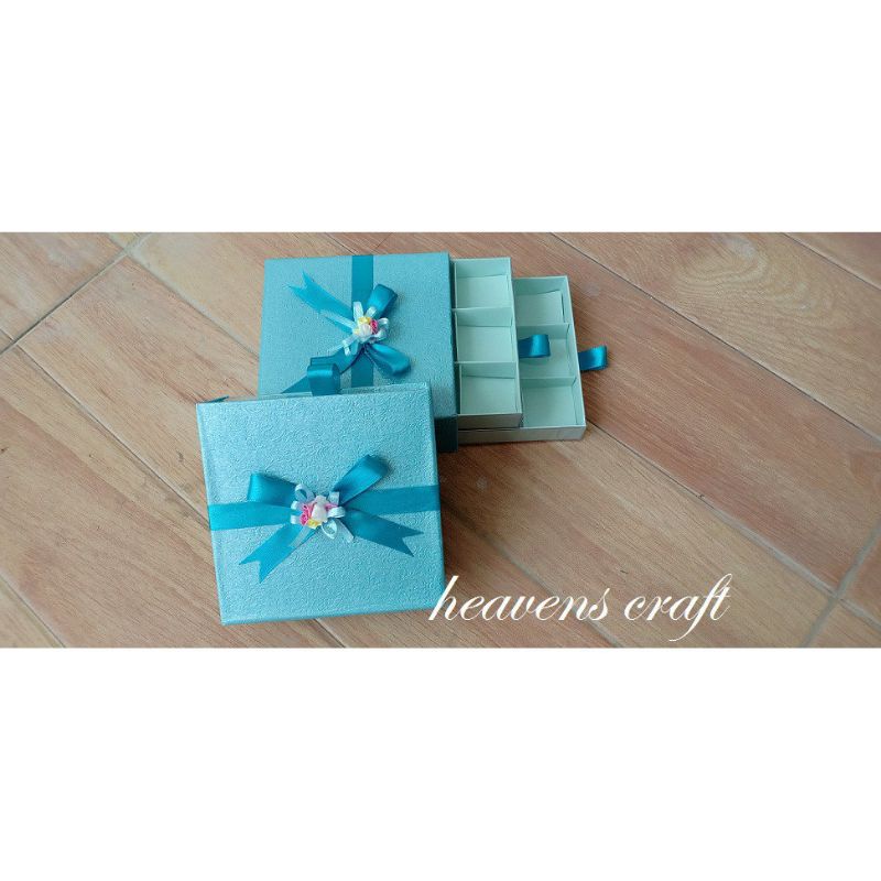 

box laci isi 18