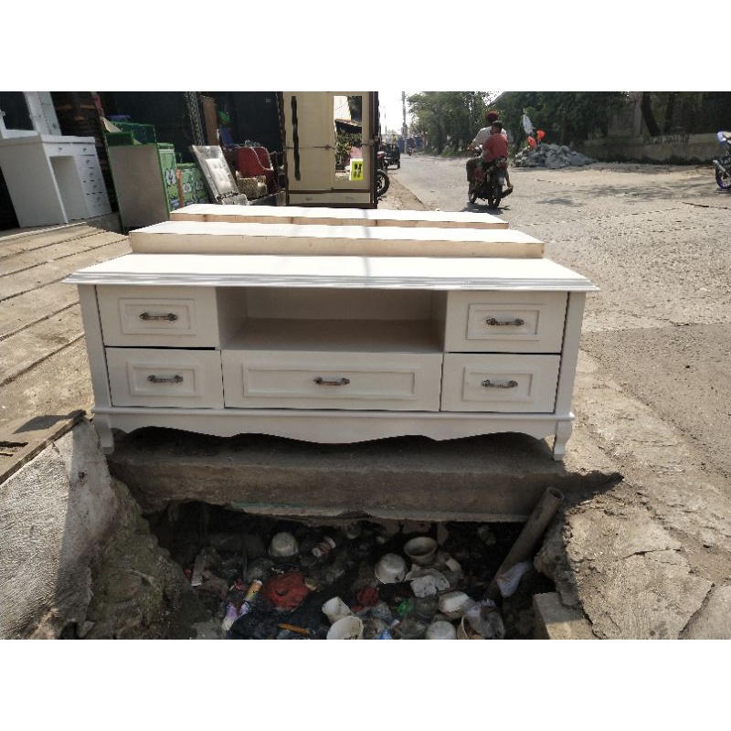 bufet bupet tv minimalis putih laci 5 pakai rell kaki kayu triplek ukuran 160x45x60