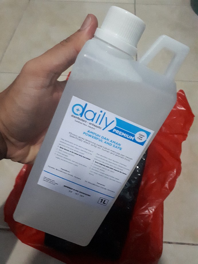 Desinfektan Daily Premium Disinfektan Antiseptic 1 Liter