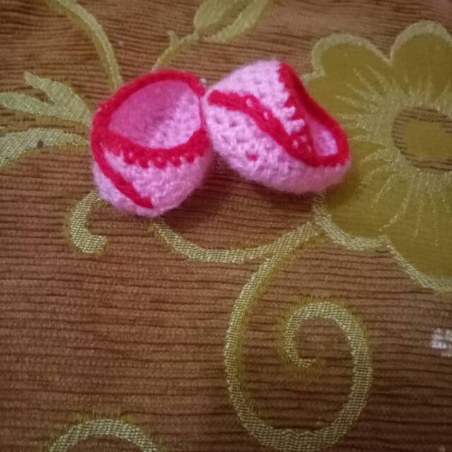 Sepatu rajut buat boneka mellchan