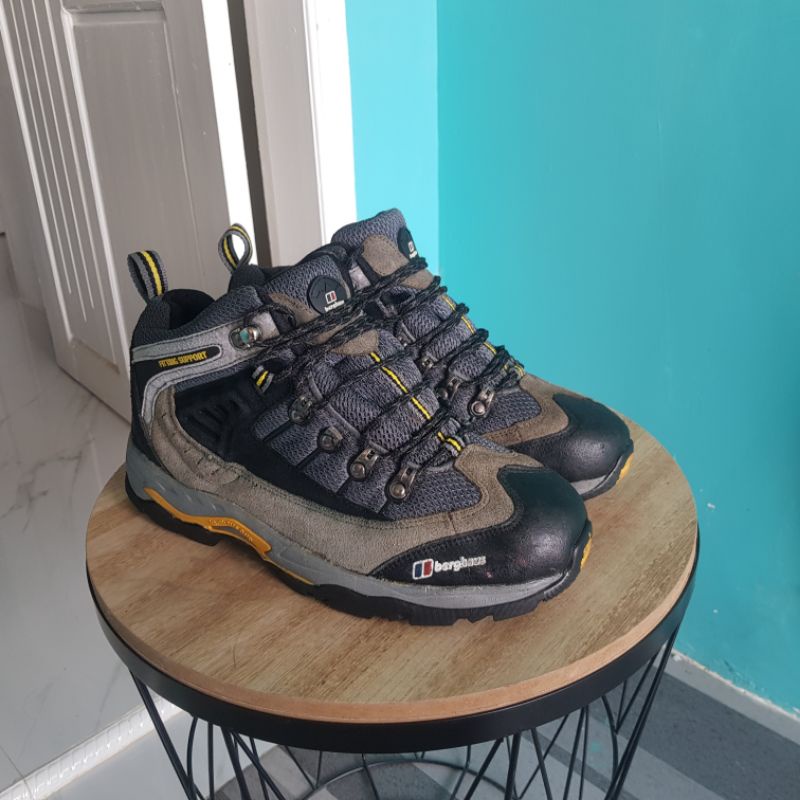 Sepatu Outdoor Second Berghaus 41
