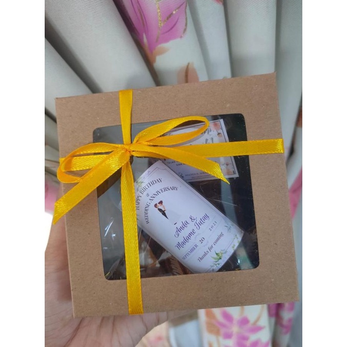 Souvenir Pernikahan Hand Sanitizer 60 mL dan masker Kemas Box Terbuka
