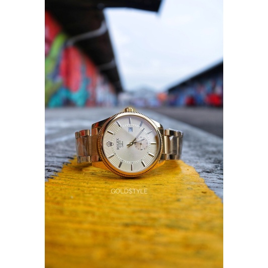 Jam tangan Rolex warna gold