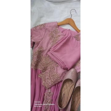 PRELOVED DRESS PERTA/NIKAHAN/WALIMAHAN FREE HIJAB SYARI DAN HIGH HEELS