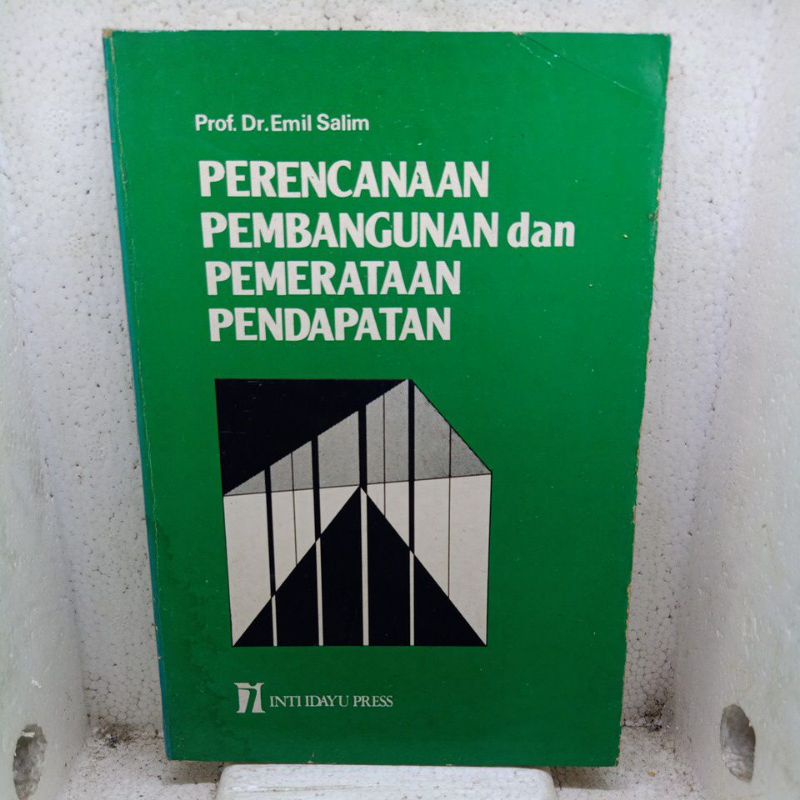 Perencanaan Pembangunan dan Pemerataan Pendapatan - Emil Salim