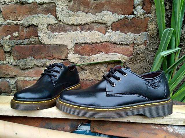 Sepatu low boots dr martens work dockmar pria dan wanita (unisex) pantofel kasual kerja kantor dan formal