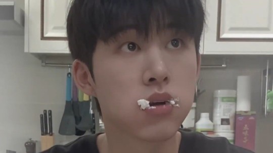 Teko Air Listrik 2,1 Liter Lion Star