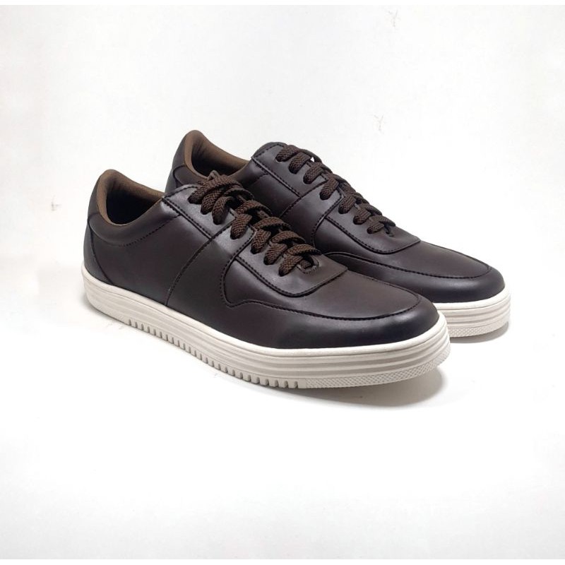 Sepatu Pria Sneakers Kasual Tali Coklat Putih muggia