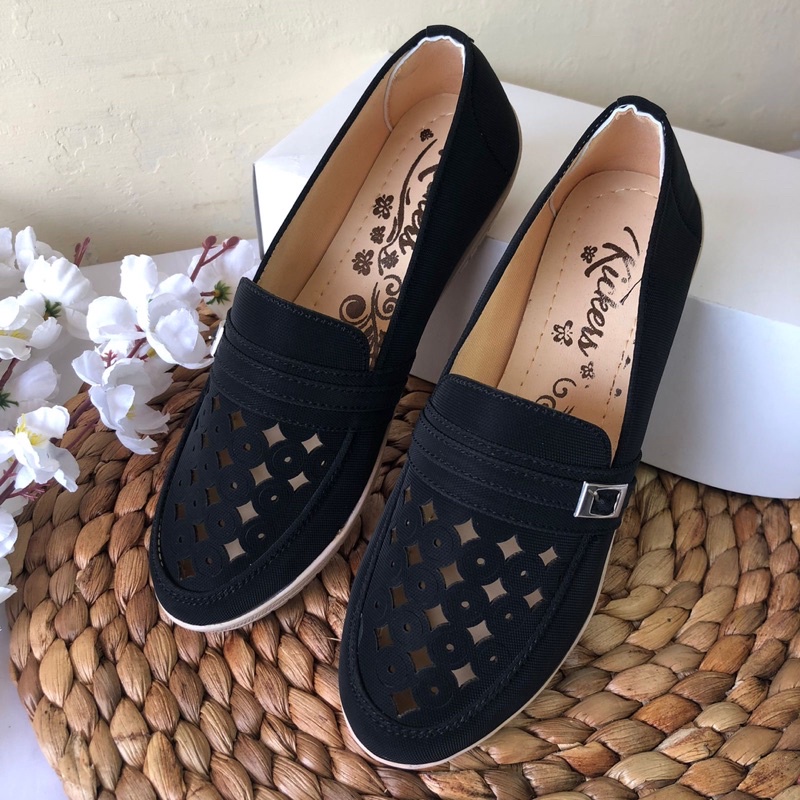 Sepatu Flat Wanita Sol Karet Aksen BELT 2