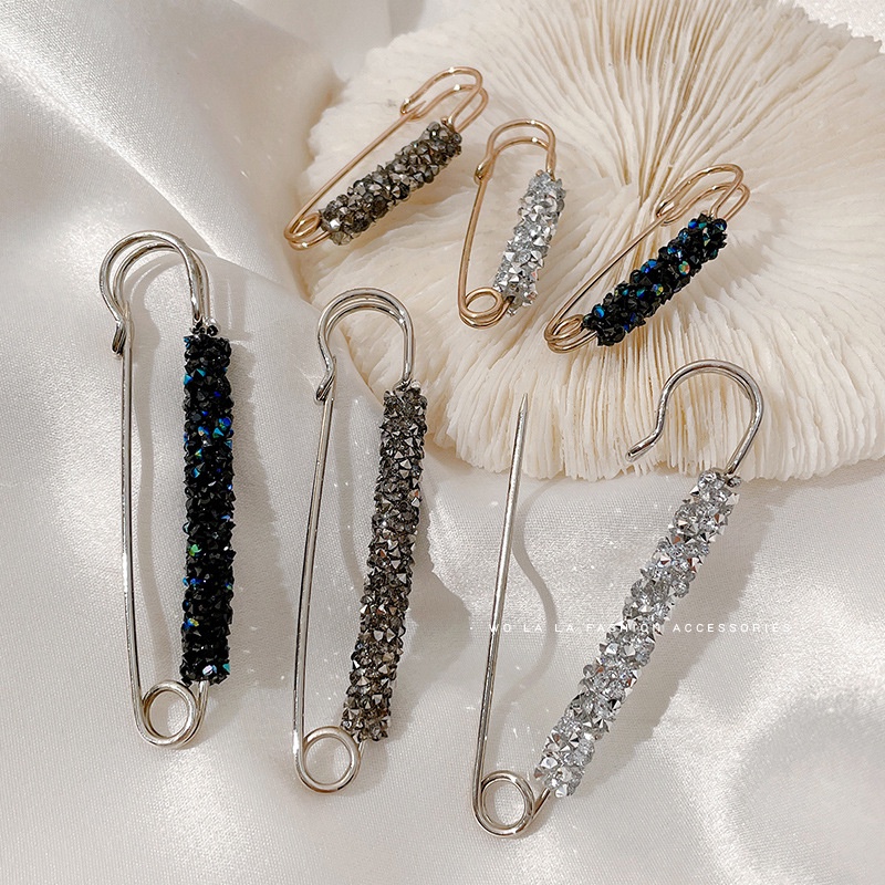 Bros Pin Bahan Metal Aksen Kristal Anti Silau Untuk Wanita