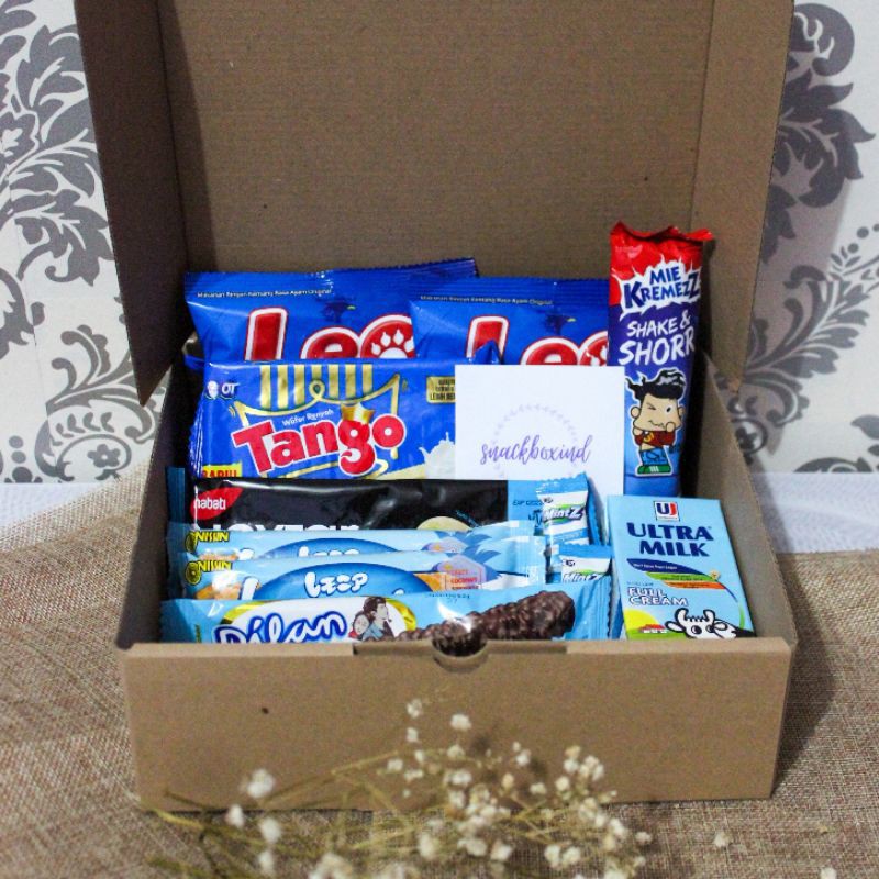 

Snack Box / Gift Box / Hadiah Ulang Tahun Sidang Wisuda / Warna Biru