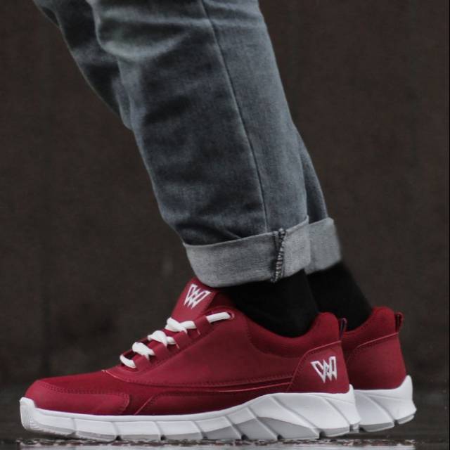 SEPATU PRIA WJ FOOTWEAR UIH MAROON sepatu running olahraga outdor lari jogging ringan