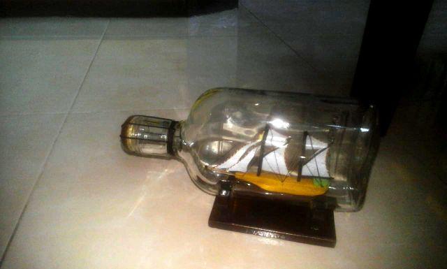 (bisa Cod) Pajangan Miniatur Kapal Pinisi Dewaruci Dalam Botol Besar 19x10x4 Cm Dekorasi Rumah