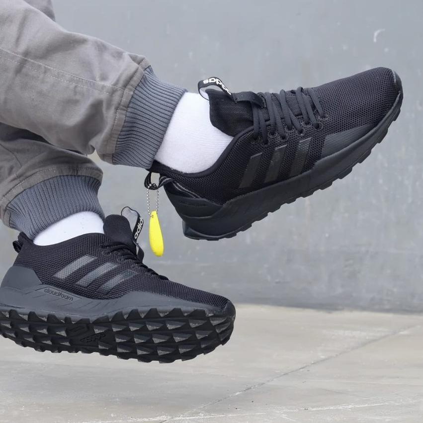 (PROMO M0H78) Sepatu Pria Best seller Adidas Questar Trail Full Black 100% Original Made In Indonesi